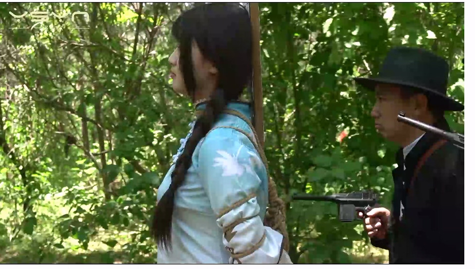 MJYS569-MJ影视 赤心烈女行 丛林中行走的女孩被特务抓到审讯酷刑打挠痒铁刷刷脚心关押五花